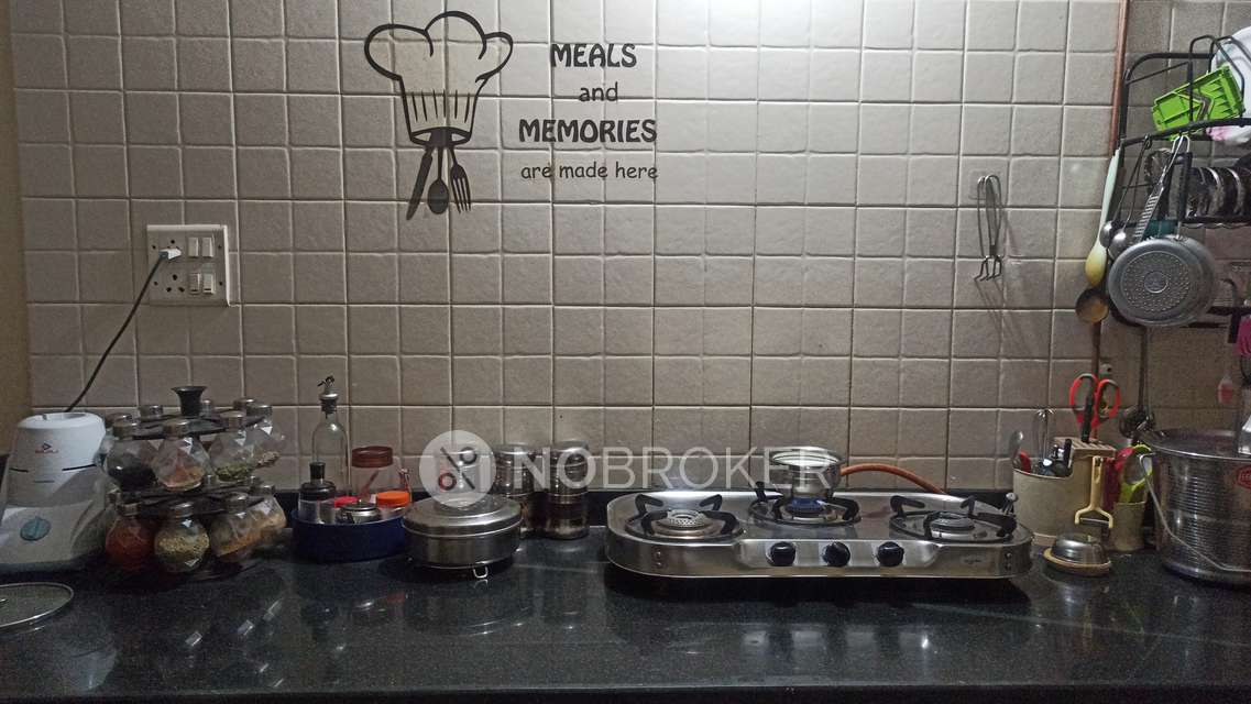 Single Room for Female In 2 BHK  In Everglade Apartments Kharadi In Kimchi