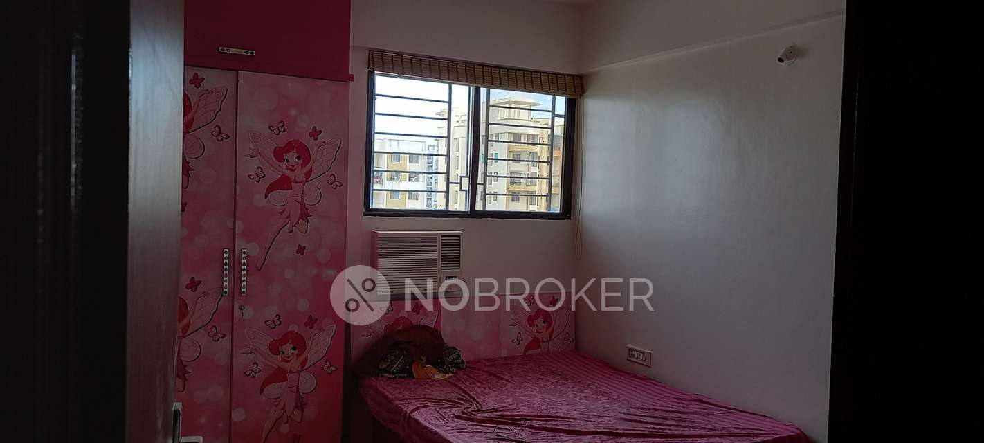 2 BHK Flat In Dreams Elina Building-c Wing Co-op. Housing Society Limited for Rent  In Hadapsar