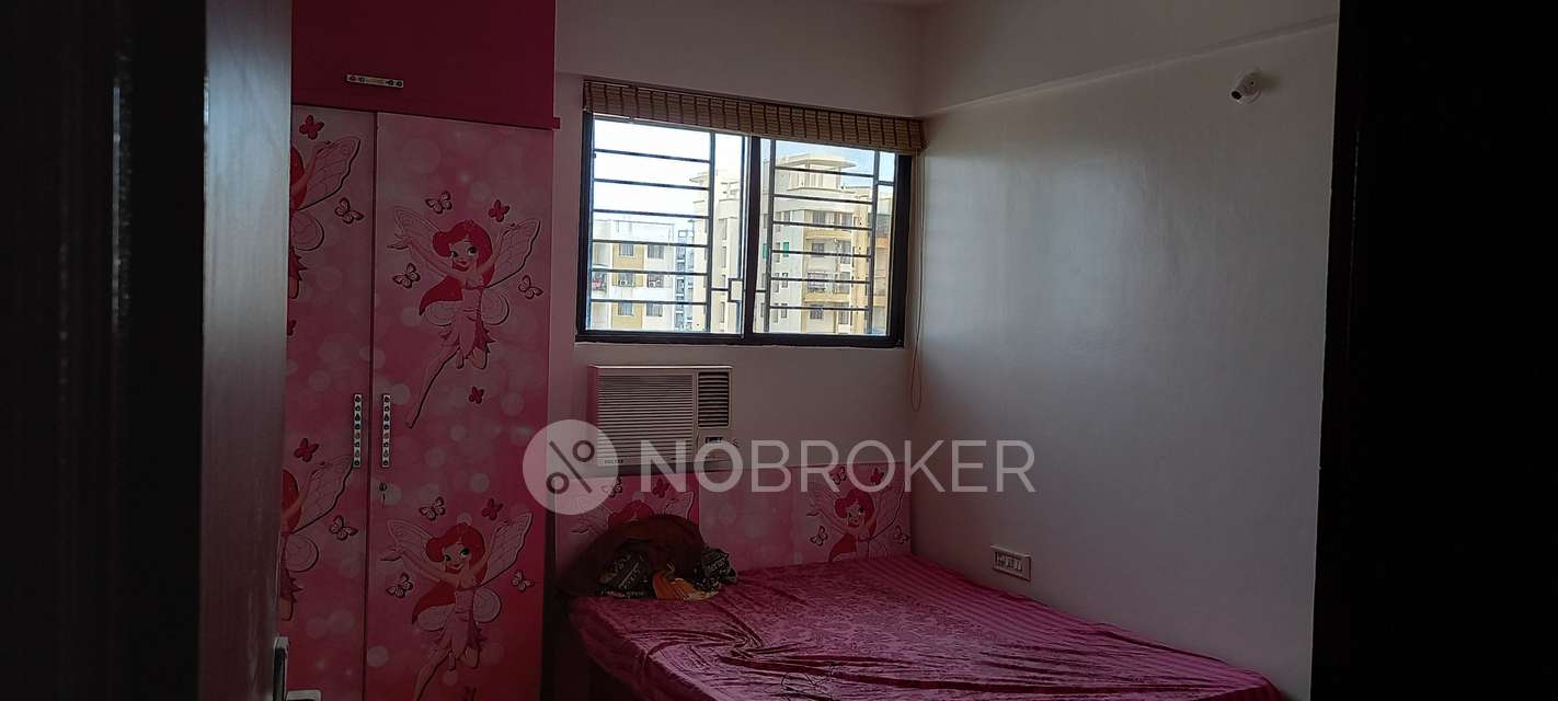 2 BHK Flat In Dreams Elina Building-c Wing Co-op. Housing Society Limited for Rent  In Hadapsar