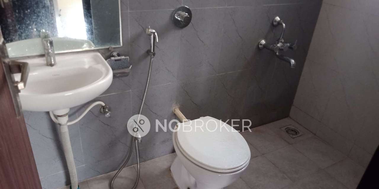 2 BHK Flat In Dreams Elina Building-c Wing Co-op. Housing Society Limited for Rent  In Hadapsar