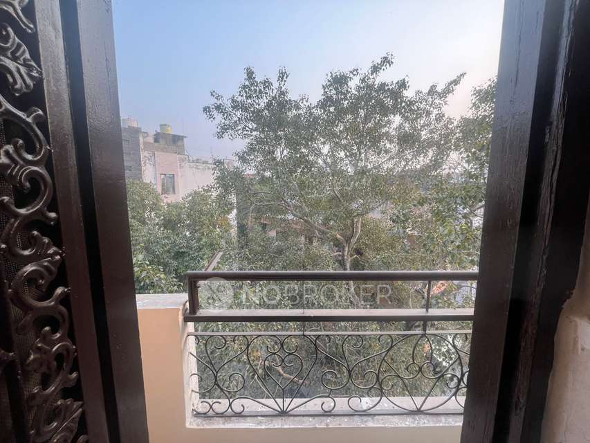 2 BHK Flat In Standlone Building for Rent  In Ramesh Nagar