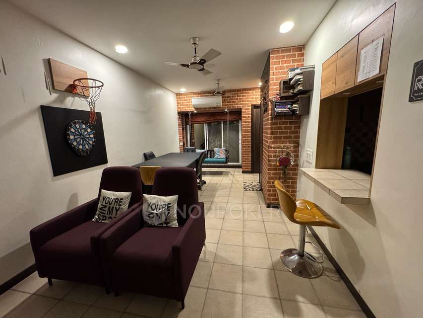 1 BHK Flat In Gulzar Apartment For Sale  In Byculla East