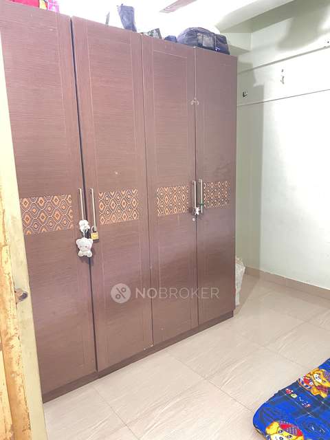 Shared Room for Female In 3 BHK  In Hitech City