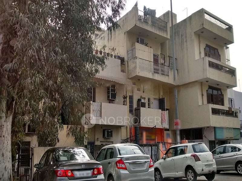 1 RK Flat In Standalone Building  for Rent  In Janakpuri