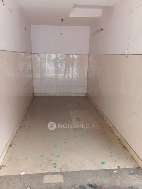 Shop in H3, 180, Delhi for Rent 