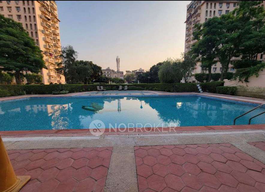 Single Room for Male In 4 BHK  In Sector 25