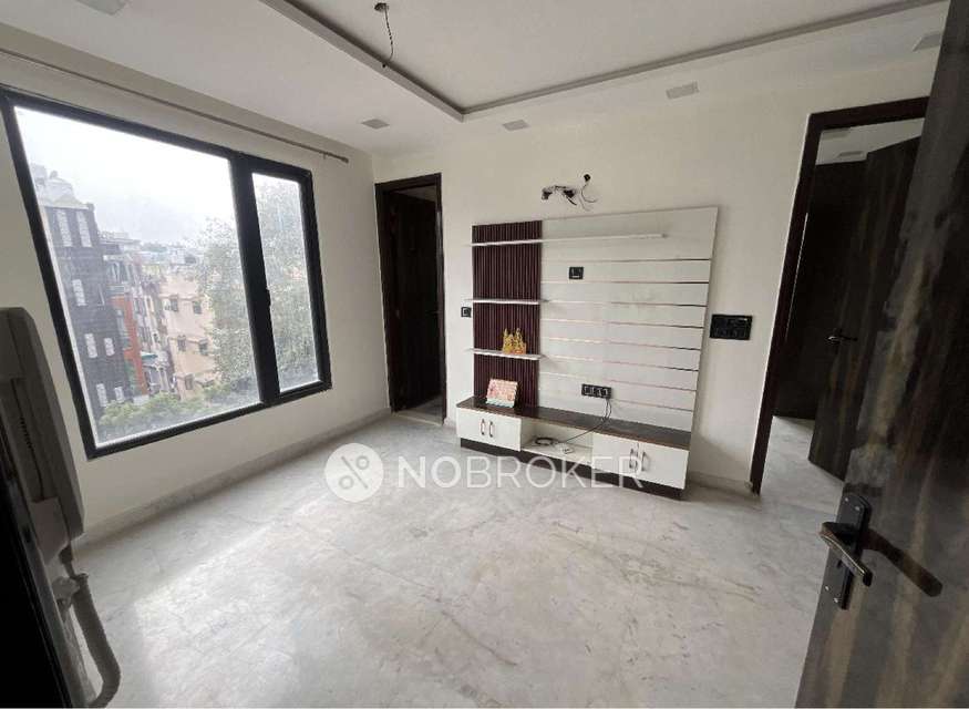 3 BHK Flat In Standalone for Rent  In Rohini Sec 3
