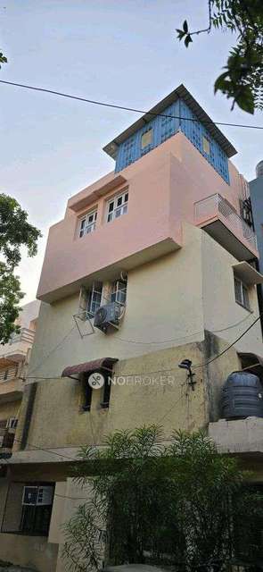 2 BHK Flat In Standalonebuilding For Sale  In  Dilshad Garden