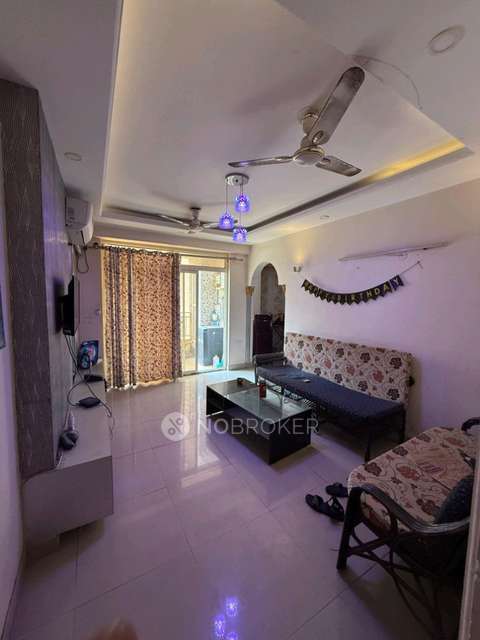 Shared Room for Male In 3 BHK  In Supertech Ecociti In Sector 137