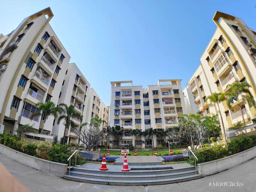 Single Room for Female In 3 BHK  In Vertex Pride  In Kukatpally