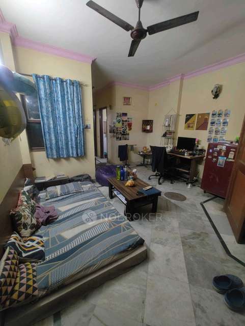 2 BHK Flat In Govind Puri Etx For Sale  In Govindpuri Extension, Kalkaji