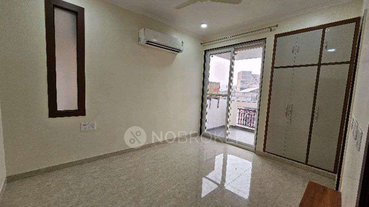 3 BHK Flat In Cghs Royal Presidency for Rent  In Sector 45