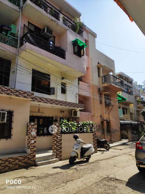 4 BHK Flat In Pitam Pura For Sale  In Vp Block Lane Number 1