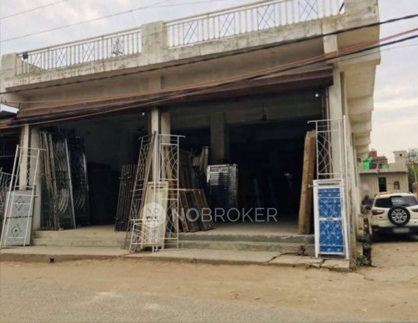 Godown/Warehouse in Bhalaswa Dairy, Delhi for Rent 