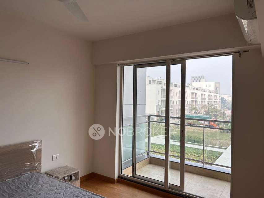 2 BHK Flat In Godrej Golf Link, Sector 27 Greater Noida for Rent  In Godrej Golf Links, Greater Noida