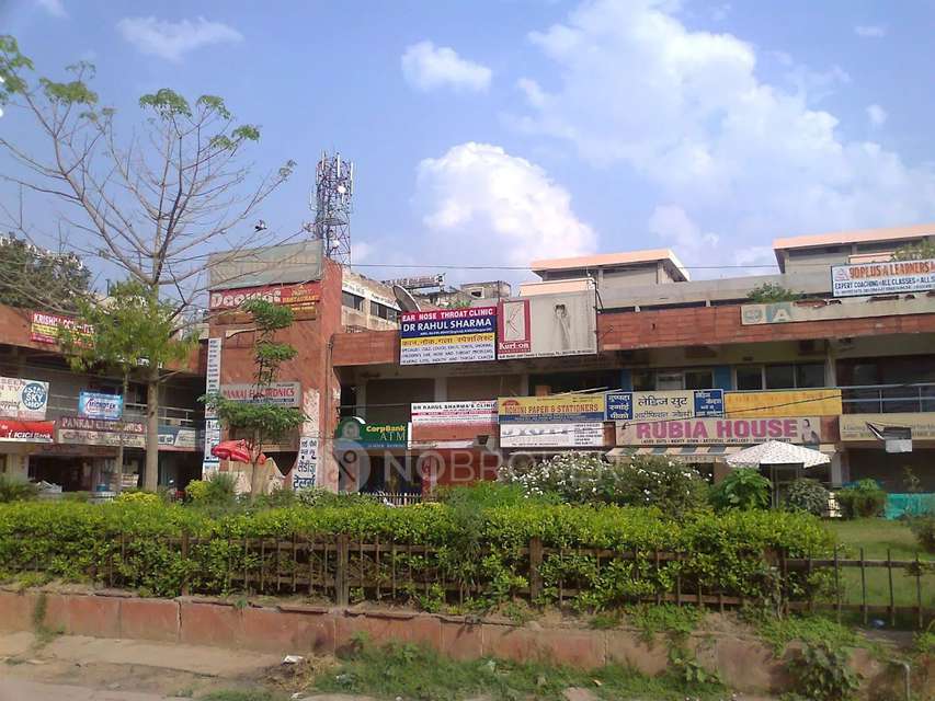 Shop in Janakpuri, Delhi for sale 