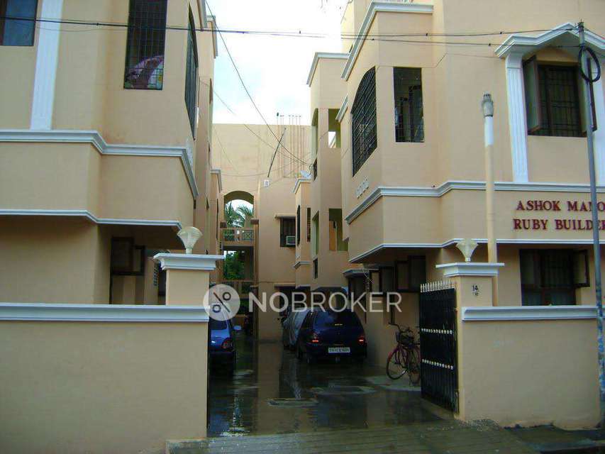 2 BHK Flat In Ashok Manor For Sale  In Selaiyur