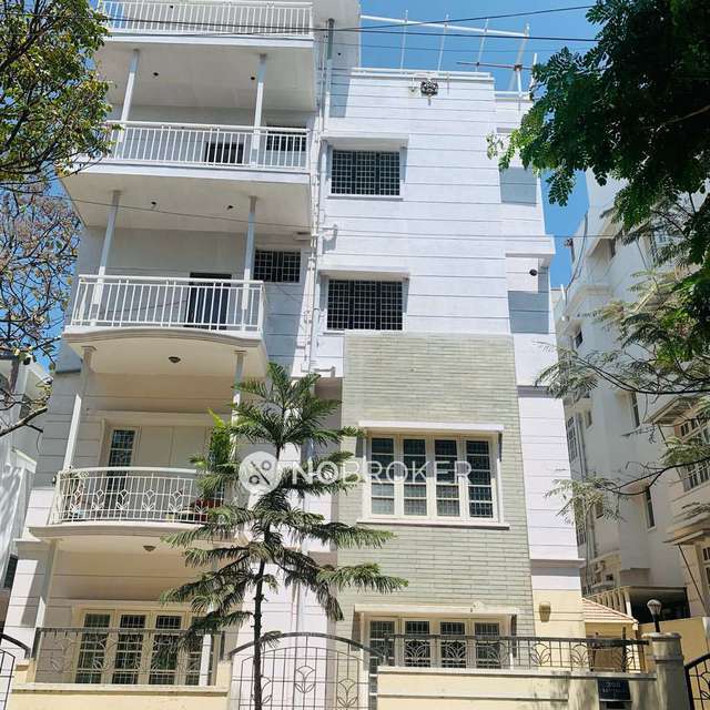 1 BHK Flat In Standalone Building  for Rent  In Koramangala 