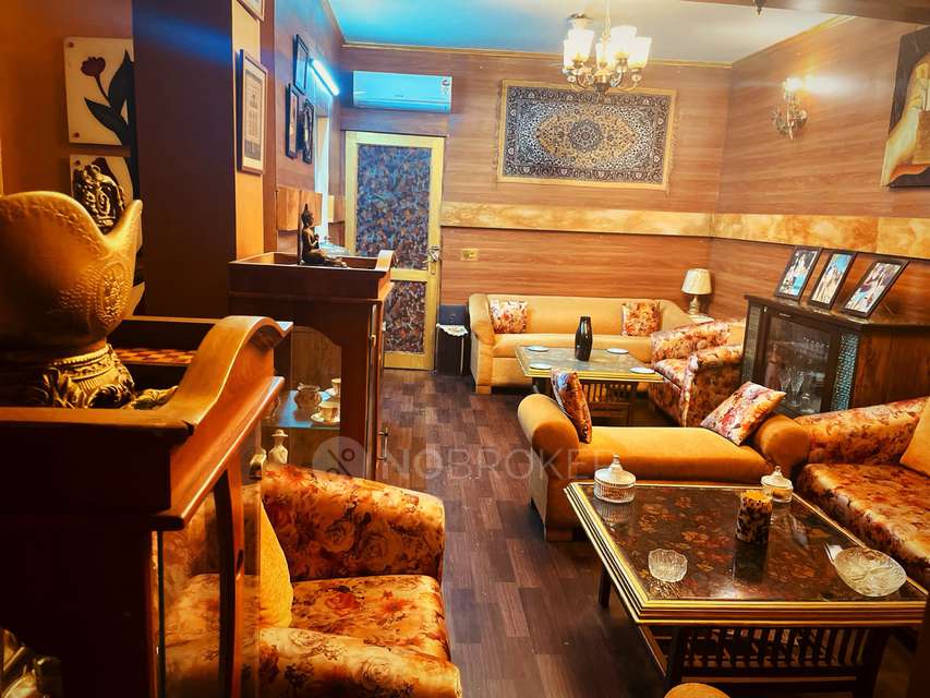 Single Room for Female In 4 BHK  In L6 Cr Park In Cr Park Main Rd