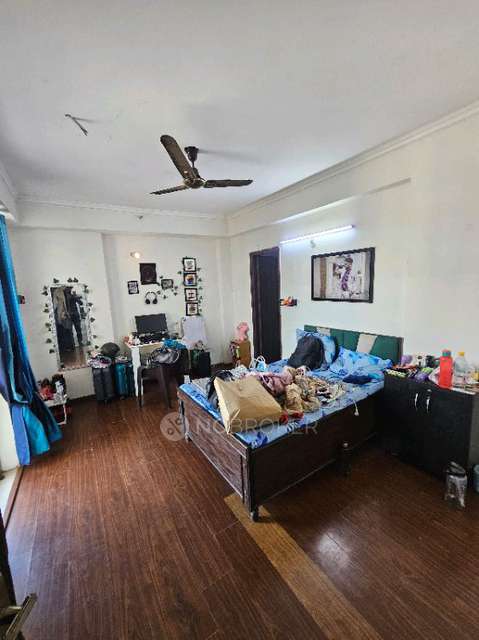 Single Room for Male In 3 BHK  In Amrapali Pan Oasis In Sector 70