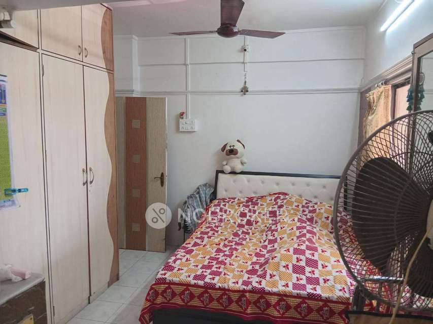 2 BHK Flat In Uttung Chs For Sale  In Goregaon East