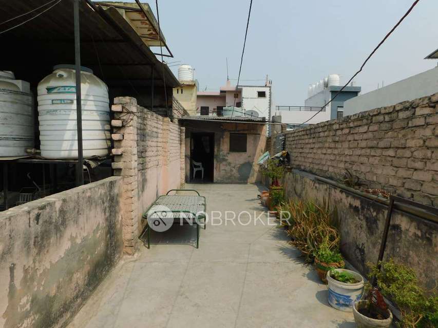Shop in Mohan Garden, Delhi for Rent 
