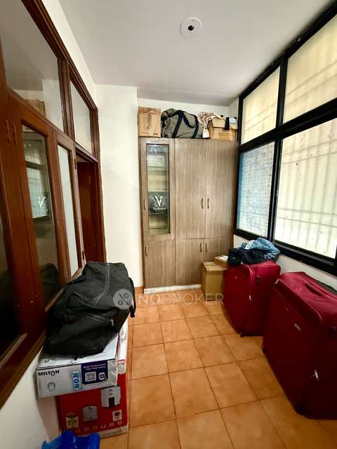 Single Room for Female In 2 BHK  In Amrapali Village In Indirapuram