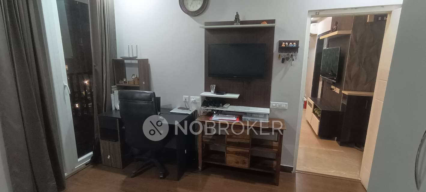 Single Room for Male In 3 BHK  In Mapsko Mountville, Sector 79 In Sector 79