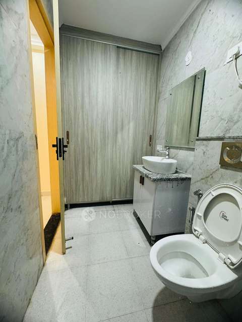 3 BHK Flat In Aggarwal Farm For Sale  In Chatarpur