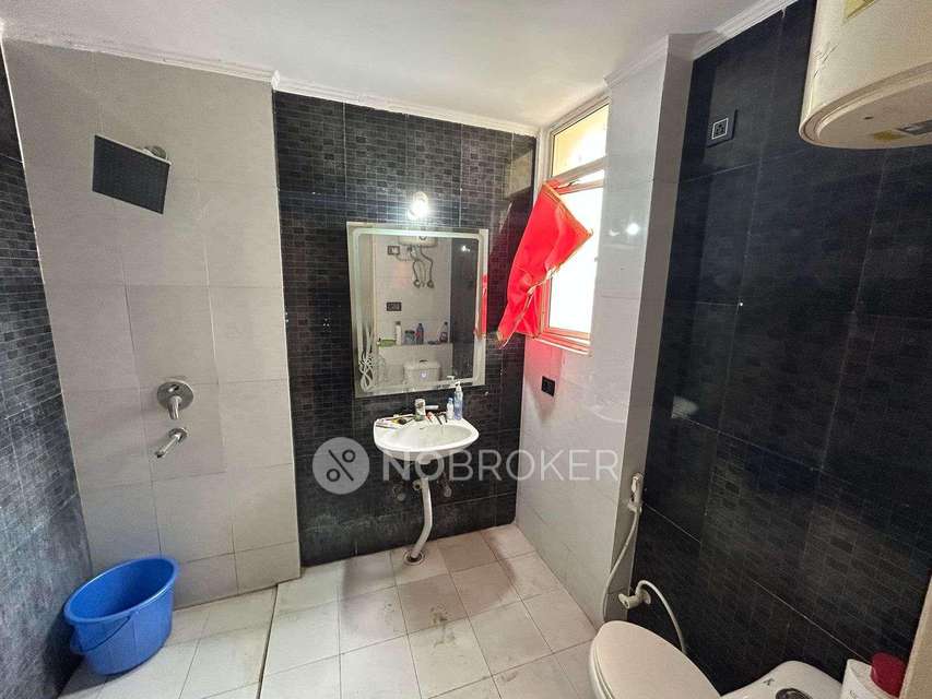 2 BHK Flat In Parsvnath Regalia For Sale  In  Grand Trunk Road, Ghaziabad