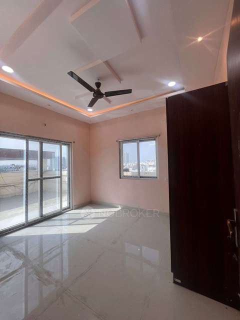 Single Room for Male In 4+ BHK  In Alkapur