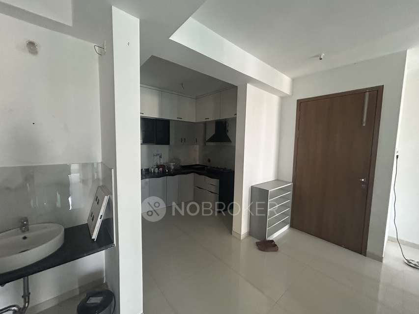 Single Room for Male In 2 BHK  In Majestique Signature Towers, Baner In Baner