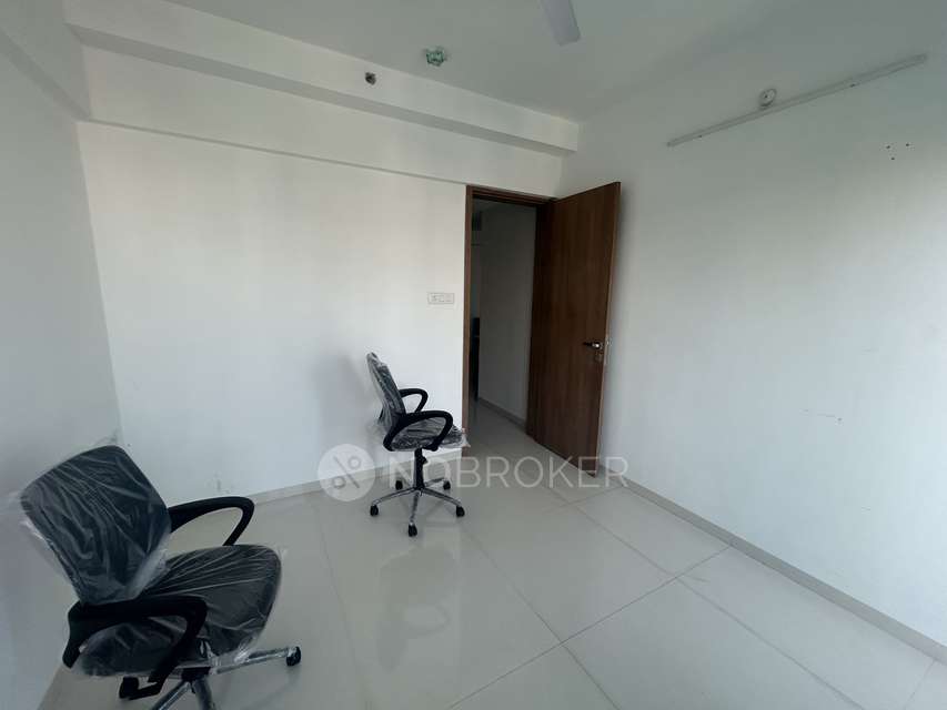 Single Room for Male In 2 BHK  In Majestique Signature Towers, Baner In Baner