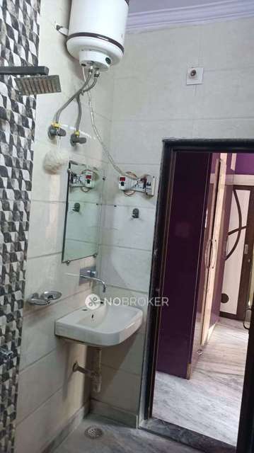 2 BHK Flat For Sale  In Shalimar Bagh