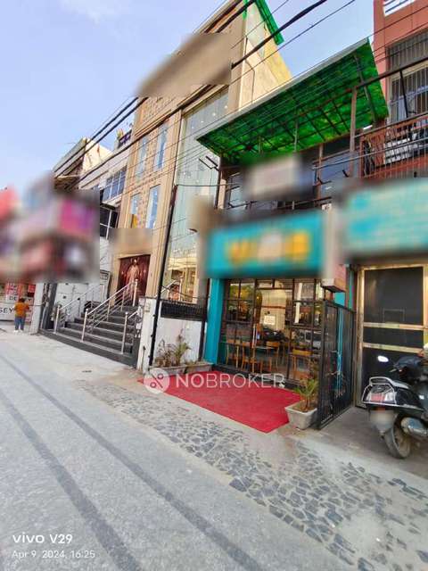 Showroom in Pitampura, Delhi for Rent 