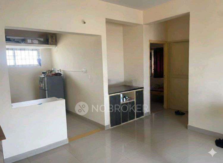 Single Room for Female In 2 BHK  In Kalyan Nagar