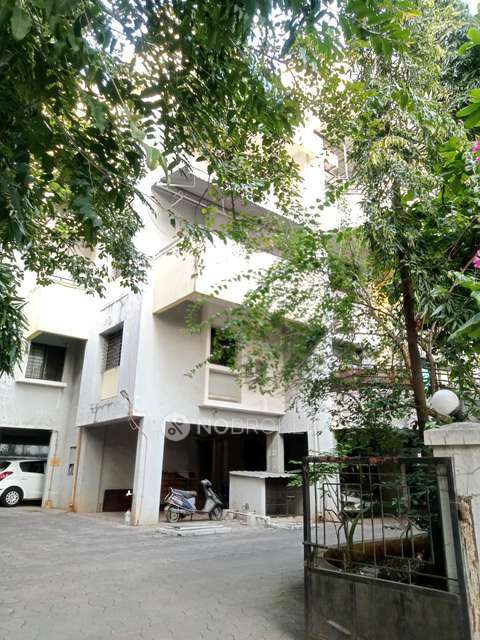 Shared Room for Female In 2 BHK  In Alkapuri Society, Kothrud