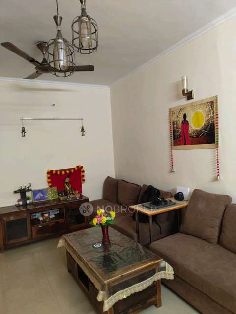 Single Room for Female In 2 BHK  In Supertech Ecociti  In Supertech Ecociti 