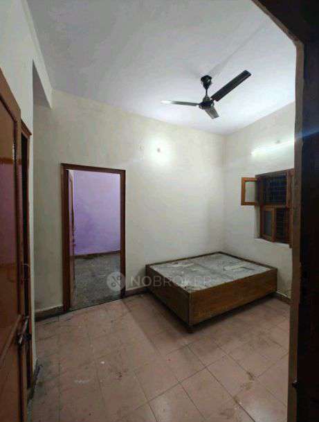 1 BHK Flat In Standalone Building  for Rent  In Shadipur