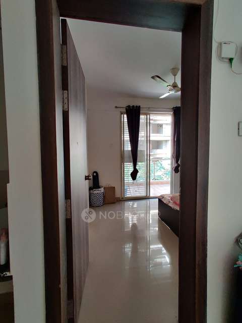 Single Room for Female In 2 BHK  In Gauree Atlantica East, Mundhwa In Mundhwa