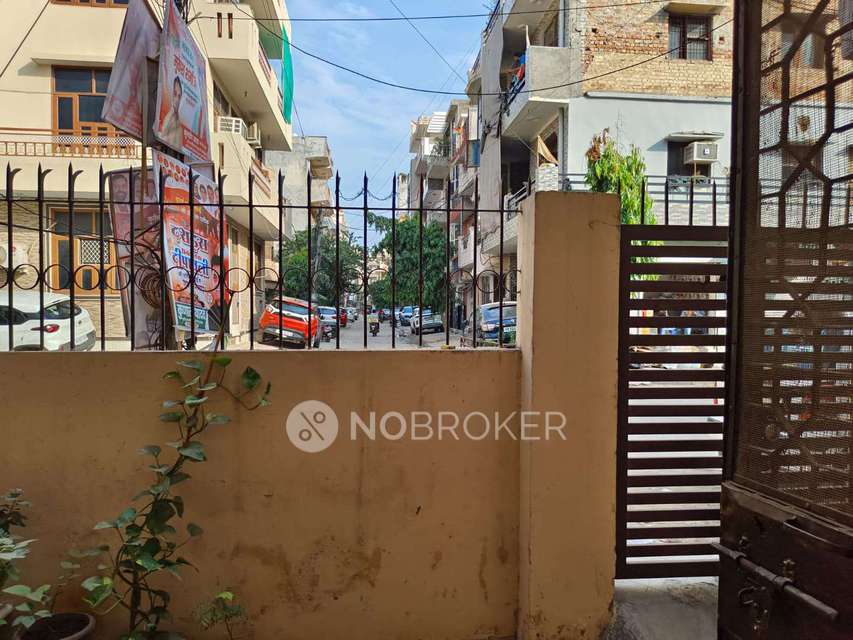 1 RK House for Rent  In Dlf Phase 1