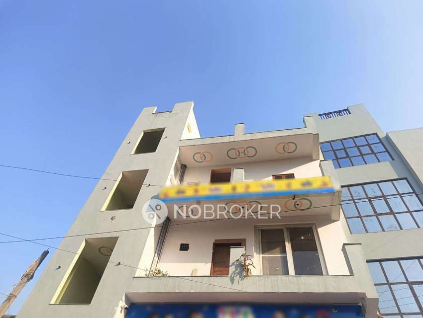 PG for Boys in Crossings Republik