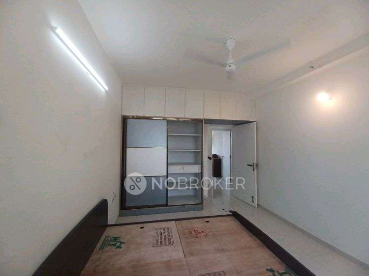Single Room for Male In 3 BHK  In Godrej Aqua In Hosahalli