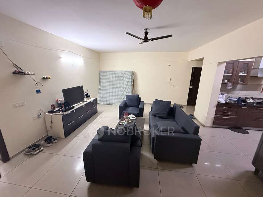Single Room for Male In 3 BHK  In Banyan Tree Apartments In  Bellandur