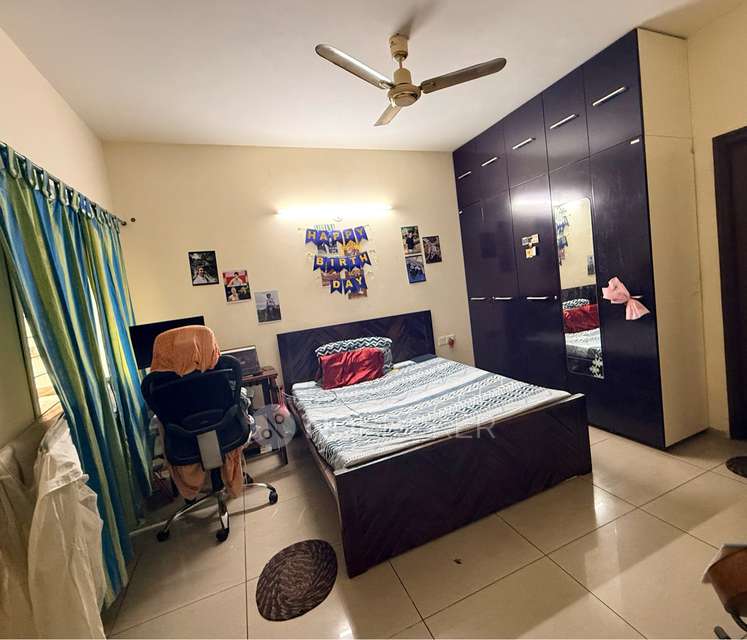 Single Room for Male In 3 BHK  In Banyan Tree Apartments In  Bellandur