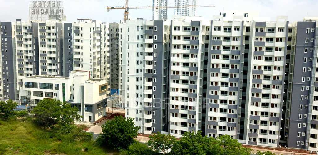 Single Room for Male In 3 BHK  In Vortex Pinach In Gandipet
