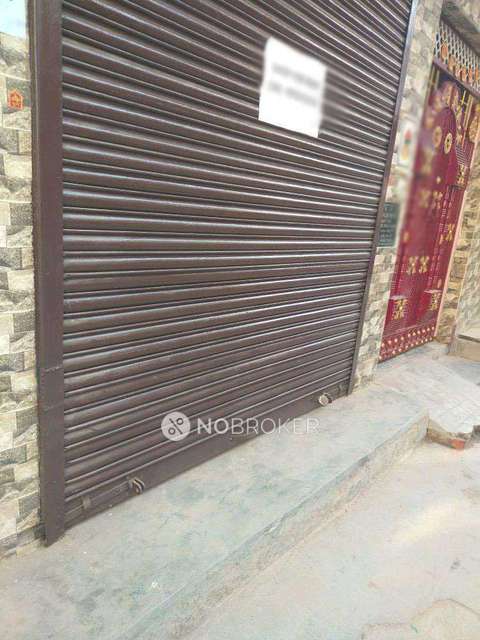 Shop in Ashok Vihar Phase Ii, Gurgaon for Rent 