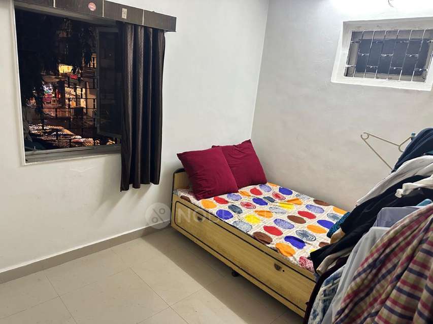 Shared Room for Male In 1 BHK  In Kailash Chandra Cooperative Housing Society In Malad East