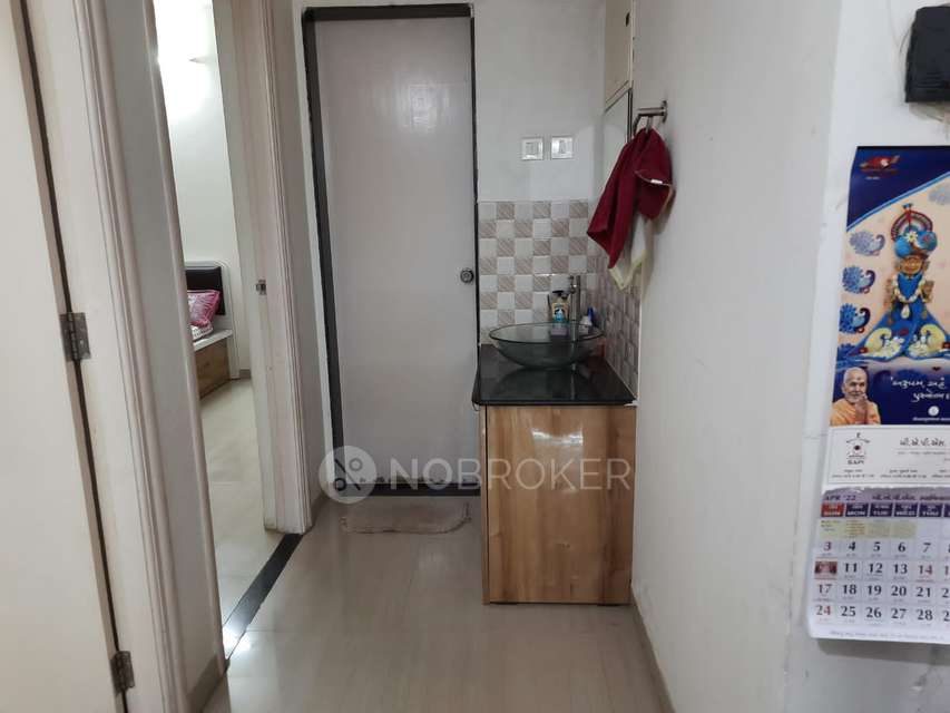 2 BHK Flat In Raviraj Greenaria, Sai Park, Ghorpadi for Rent  In Hadapsar Industrial Estate