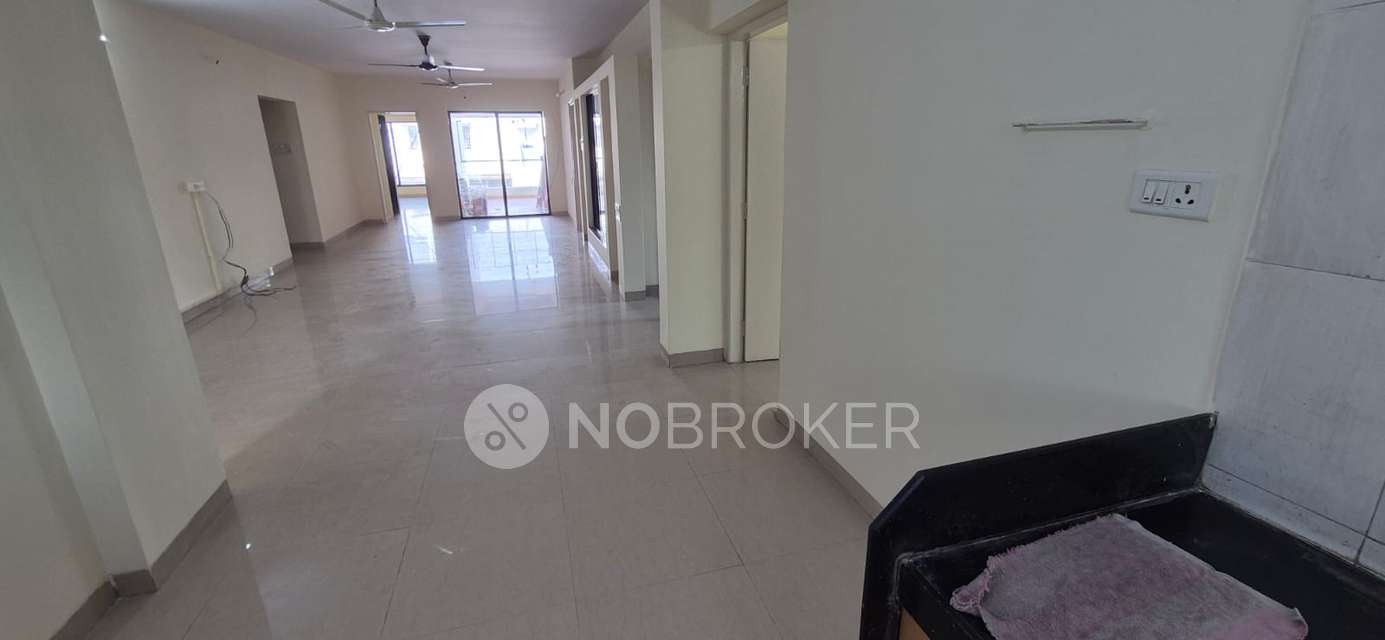 4 BHK Flat In Laxmi Sharad Apartment For Sale  In Shivajinagar